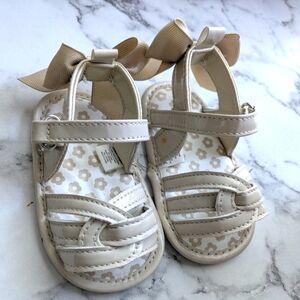 Baby Cream‎ Sandals with Bow. NWOT